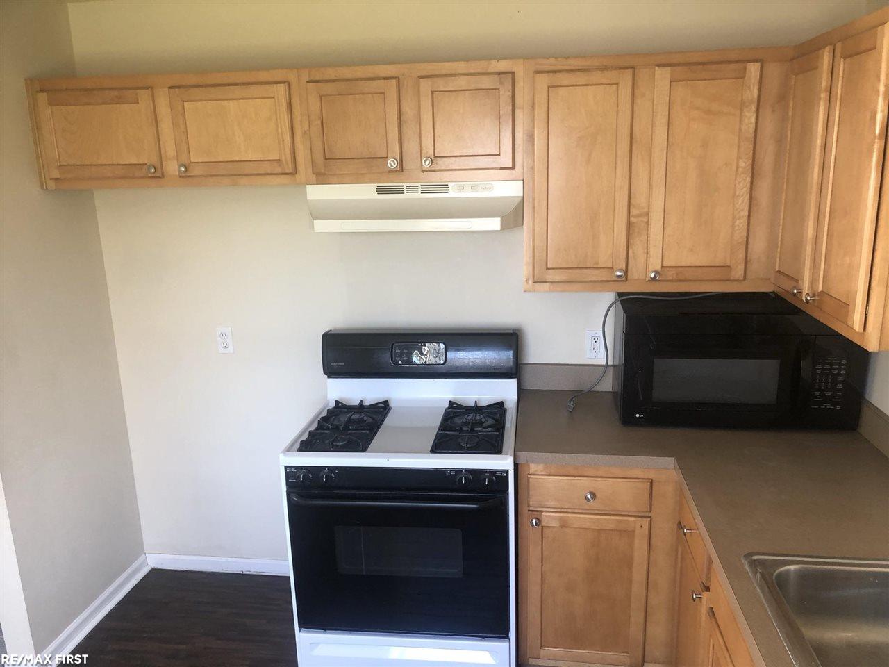 25189 Hayes Road Warren, MI 48089 - Photo 9 of 15 50062569-8.JPG
