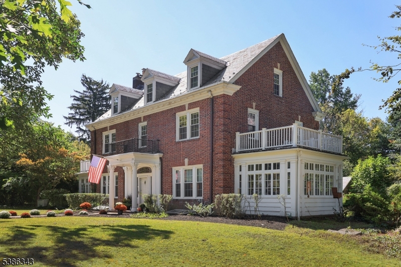 15 Georgian Road Morristown, NJ 07960 - Photo 38 of 44 a front view of building with yard