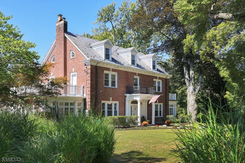 15 Georgian Road Morristown, NJ 07960 - Photo 39 of 44 a view of a yard in front of house
