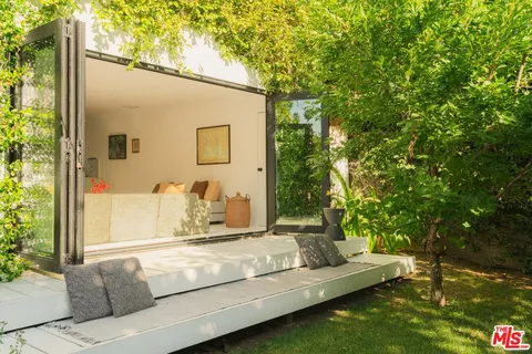 $1,299,000 | 2233 Crest Way, Los Angeles, CA 90068