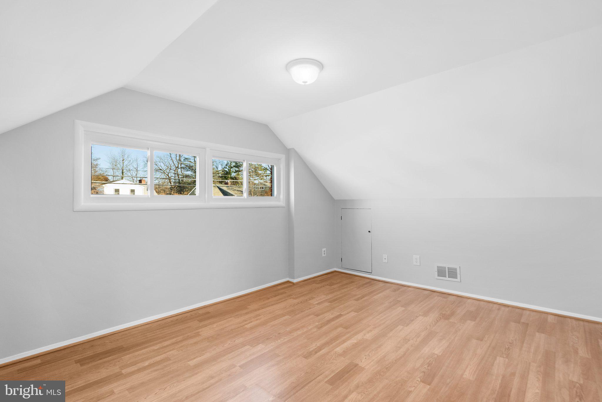 400 Mercer Road Rockville, MD 20852 - Photo 17 of 27 Second level - Third Bedroom