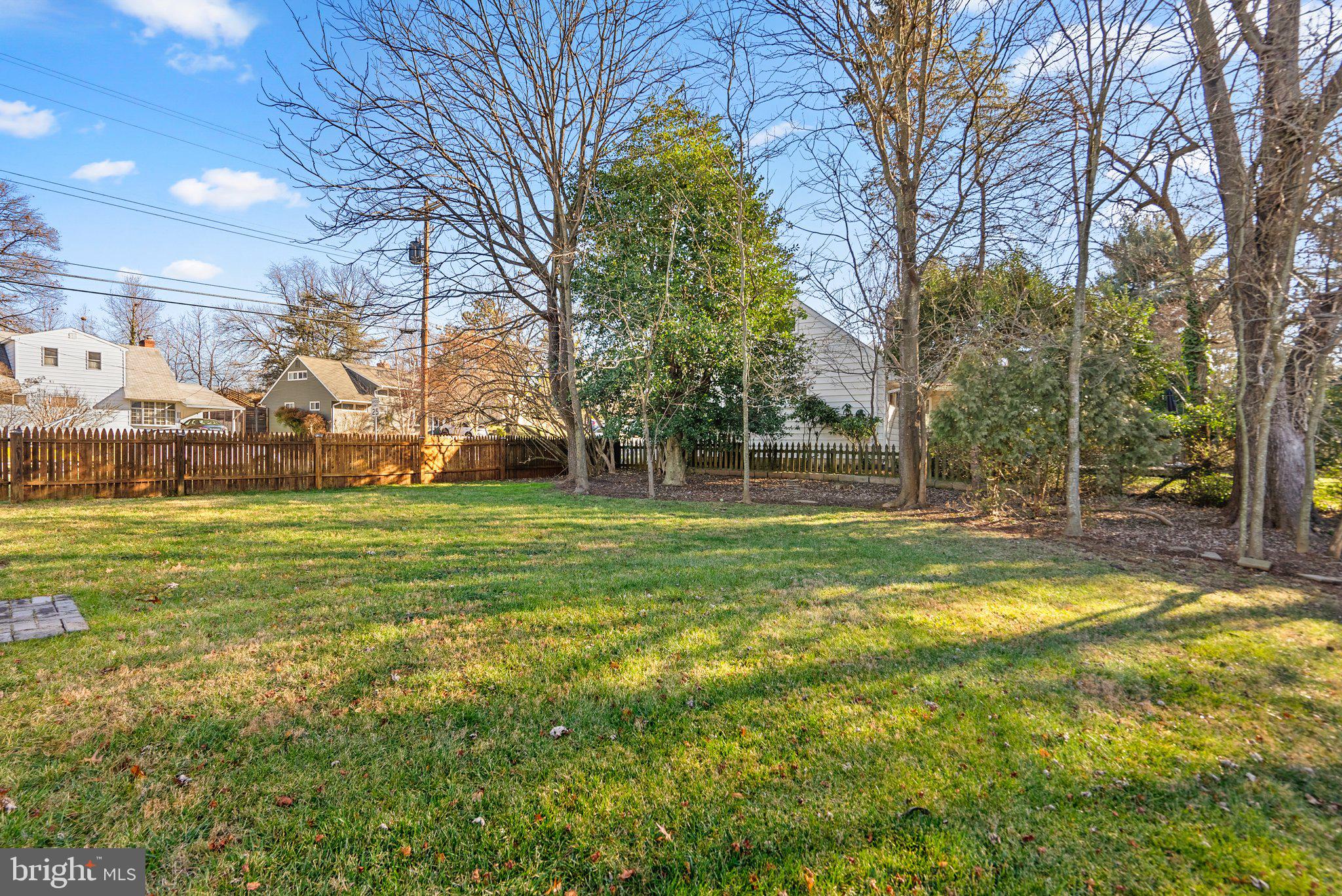 400 Mercer Road Rockville, MD 20852 - Photo 24 of 27 Fenced yard