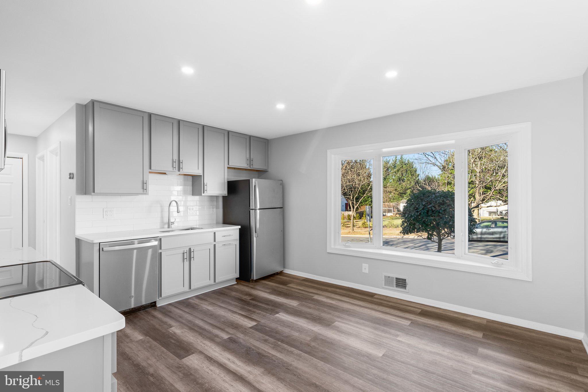 400 Mercer Road Rockville, MD 20852 - Photo 8 of 27 Newly Renovated Kitchen