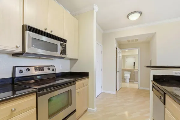 $560,000 | 801 South Winchester Boulevard, Unit 6400, San Jose, CA 95128