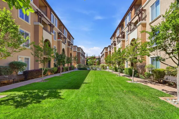 $560,000 | 801 South Winchester Boulevard, Unit 6400, San Jose, CA 95128
