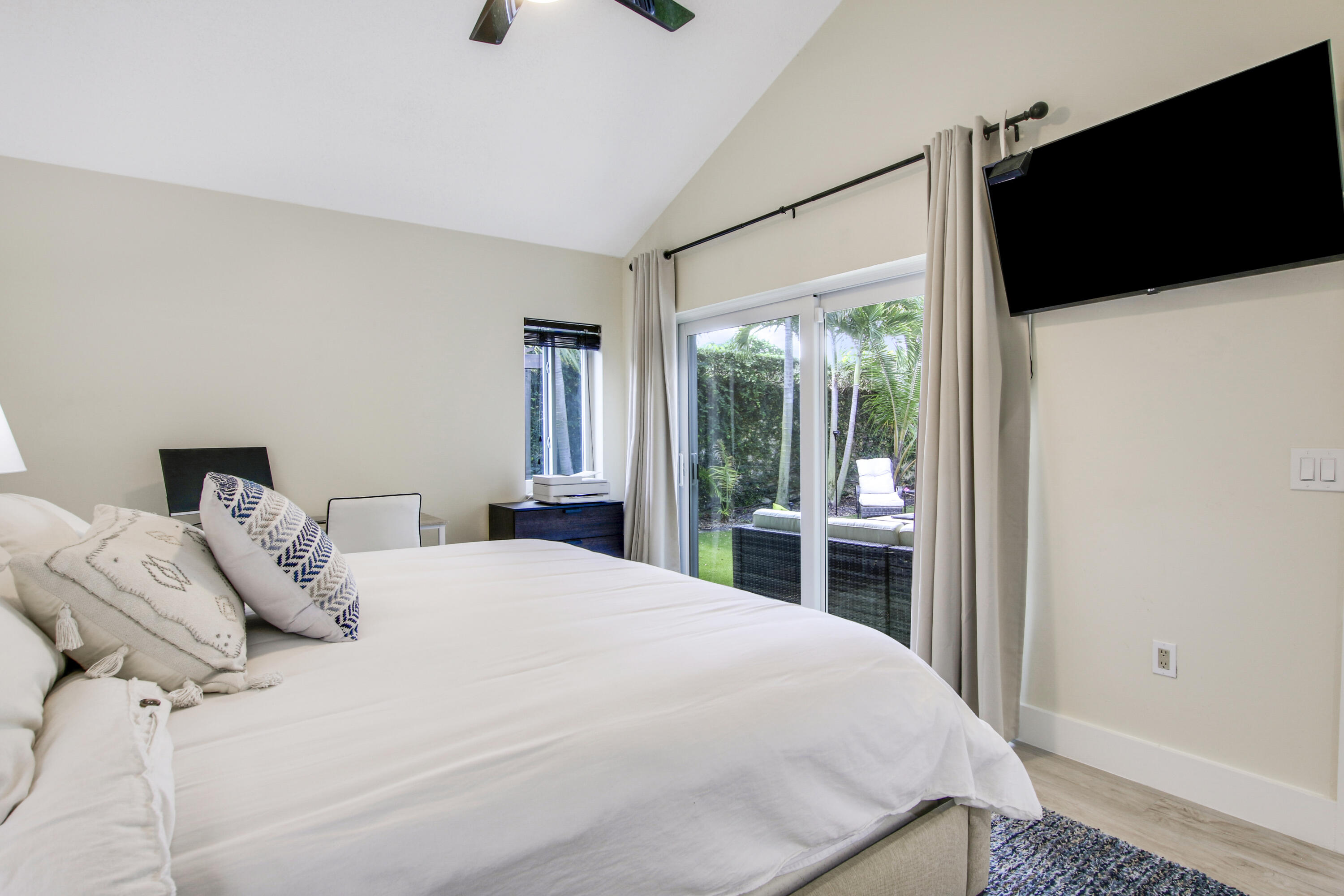 114 Ridge Road Jupiter, FL 33477 - Photo 9 of 28 Master bed Room