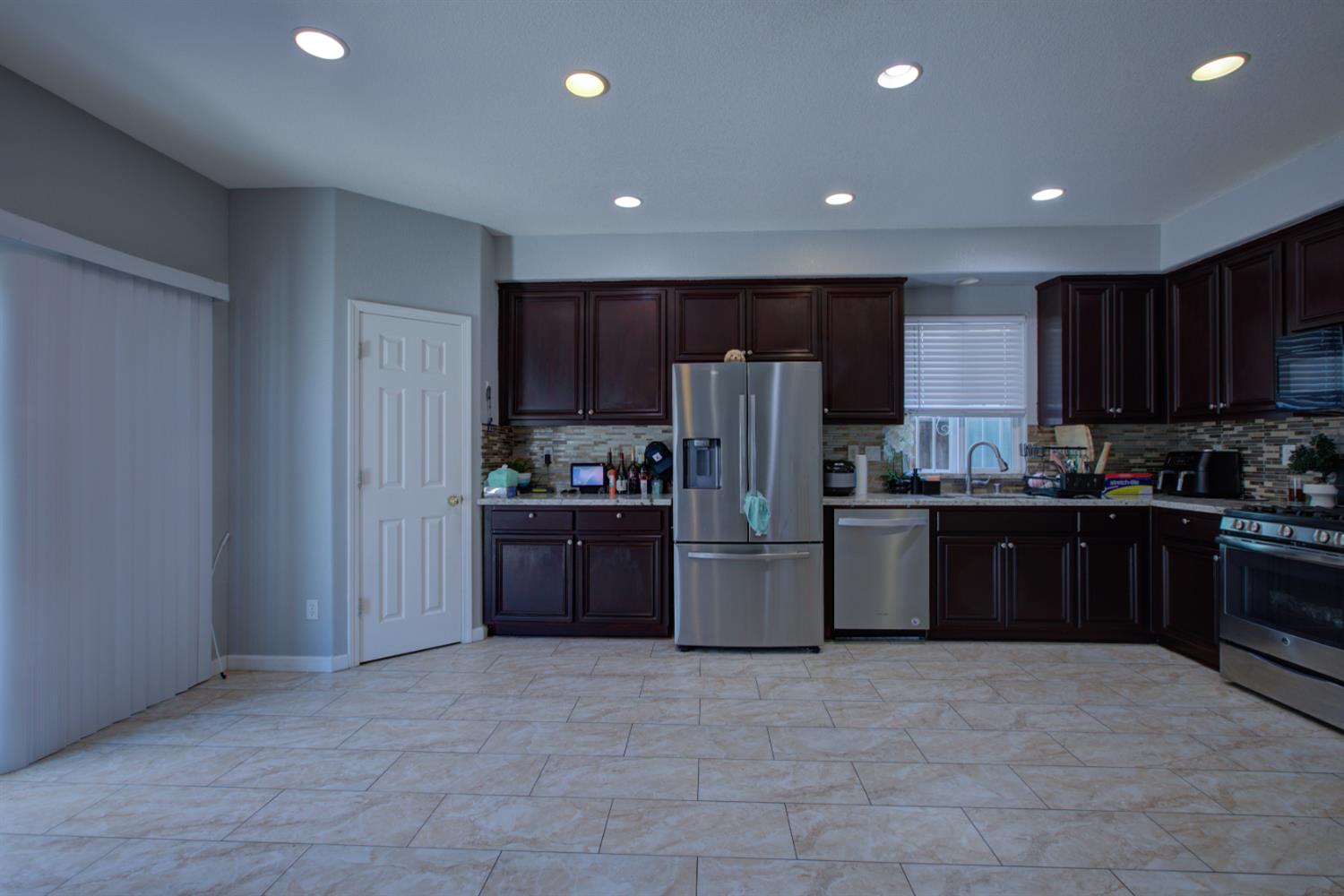 1901 St Sebastian Way Modesto, CA 95358 - Photo 7 of 48 Gallery Image 7