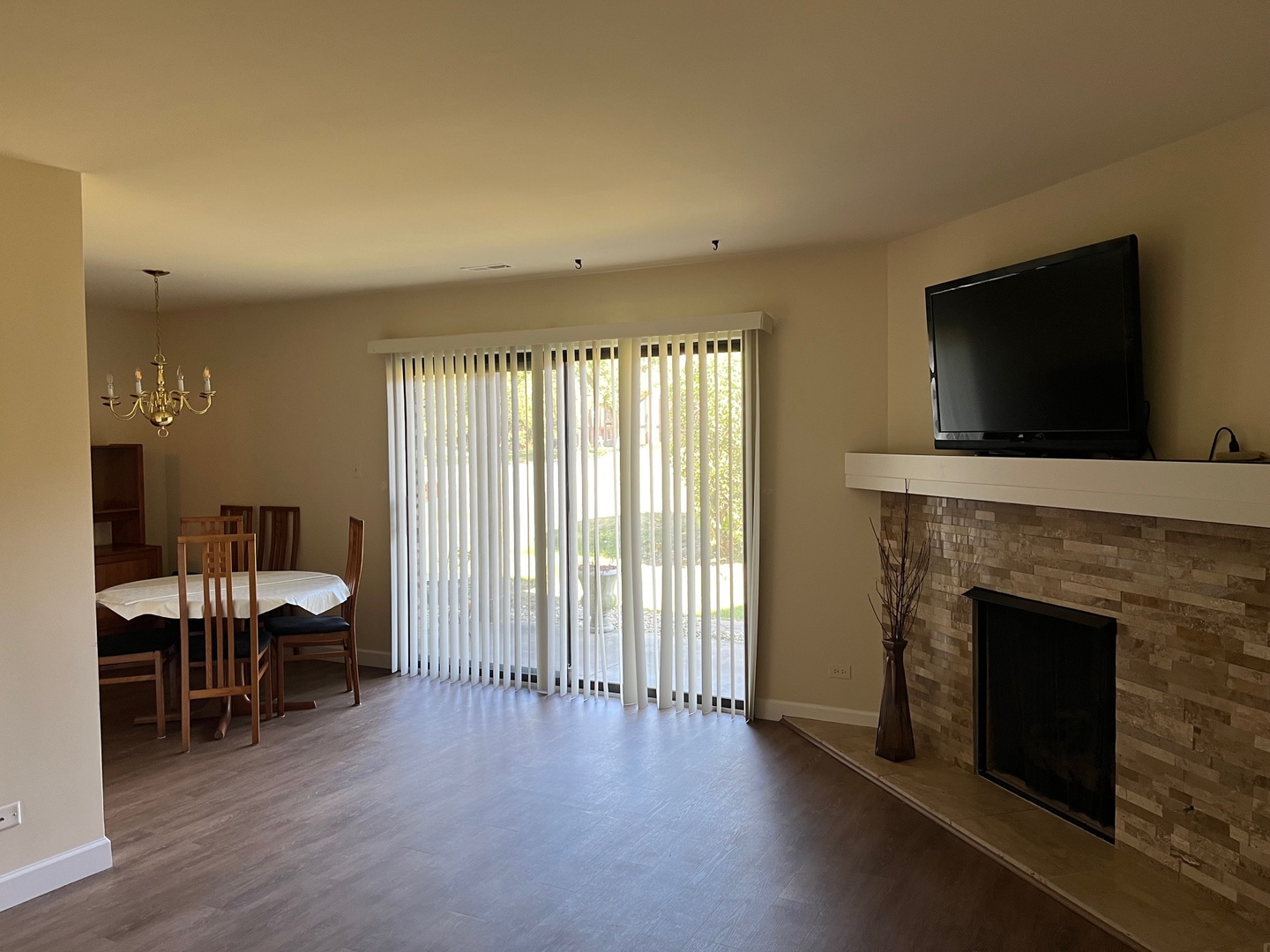 1607 Thames Court, Unit D Wheaton, IL 60189 - Photo 3 of 13