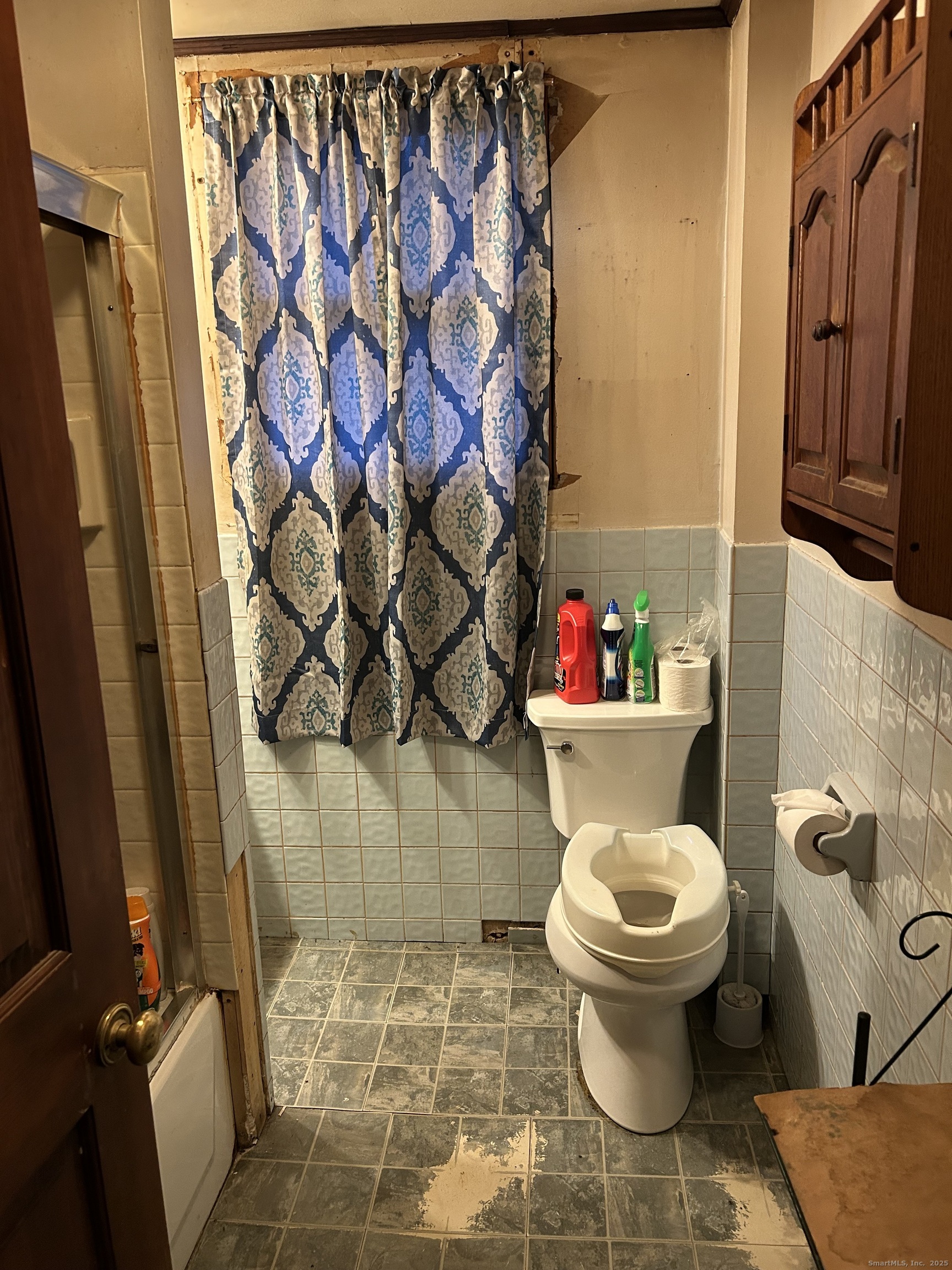 236 Union City Road Naugatuck, CT 06770 - Photo 18 of 28 a bathroom with a toilet and a shower curtain