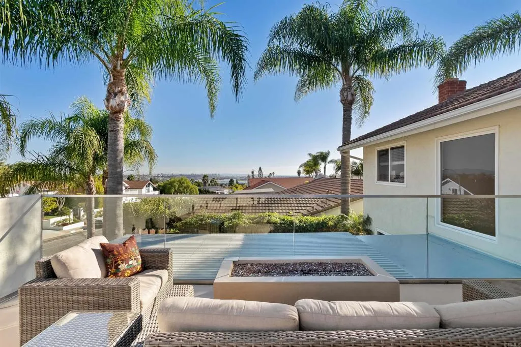 2252 Soledad Rancho Road San Diego, CA 92109 - Photo 12 of 39