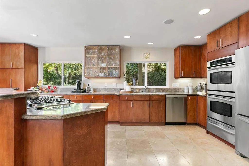 2252 Soledad Rancho Road San Diego, CA 92109 - Photo 6 of 39