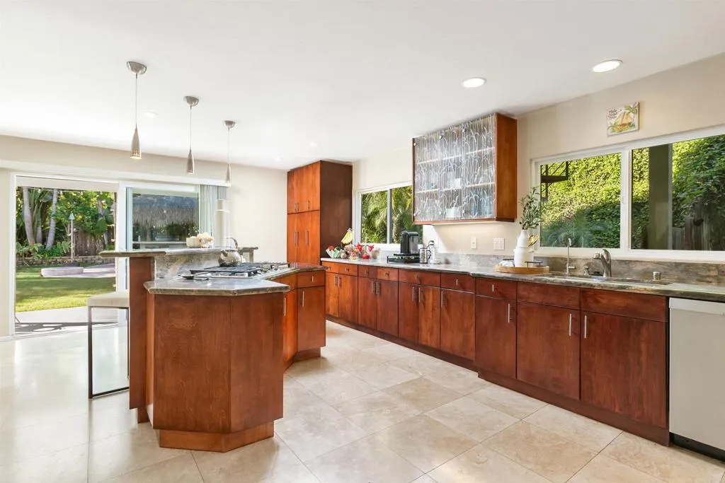 2252 Soledad Rancho Road San Diego, CA 92109 - Photo 9 of 39