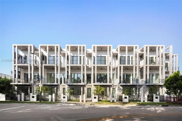 $10,500 | 92 Southwest 28th Road, Unit 4, Miami, FL 33129