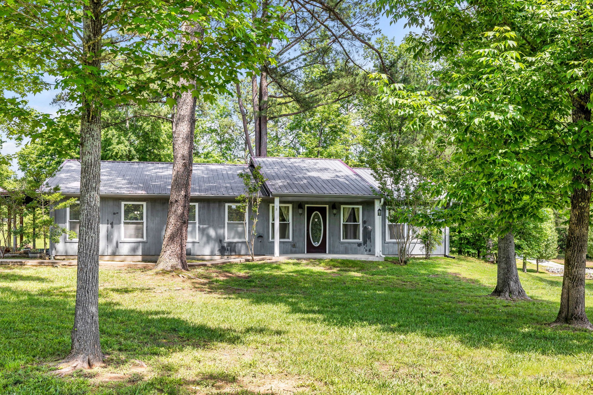 427 Telegraph Street Tennessee Ridge, TN 37178 - Photo 2 of 47 a front view of a house with garden