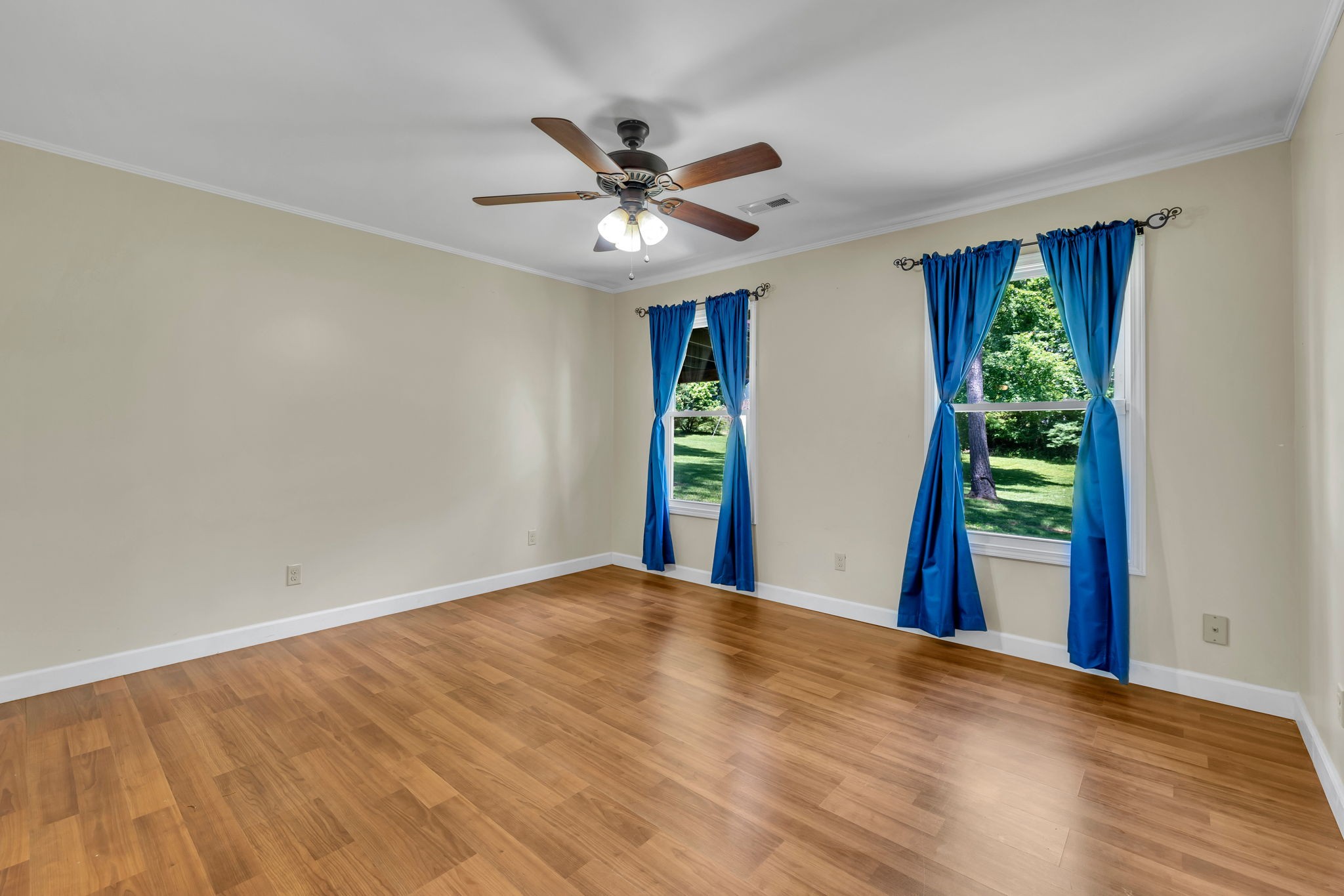427 Telegraph Street Tennessee Ridge, TN 37178 - Photo 25 of 47 a view of a big room with wooden floor and windows