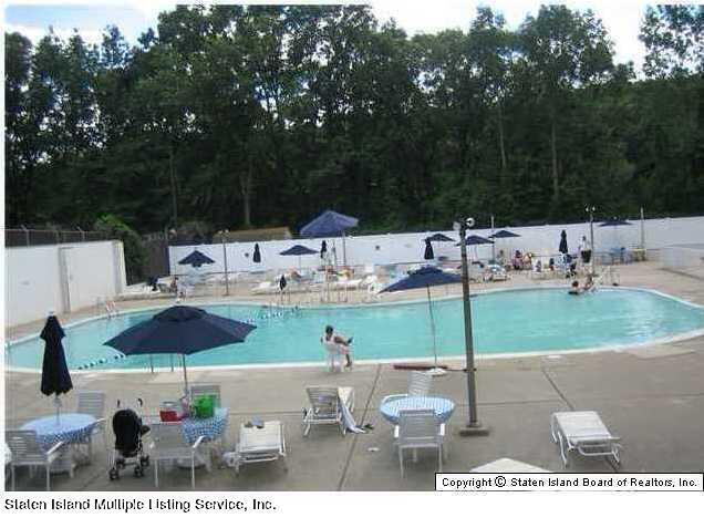 1000 Clove Road, Unit 5D Staten Island, NY 10301 - Photo 18 of 20 Pool