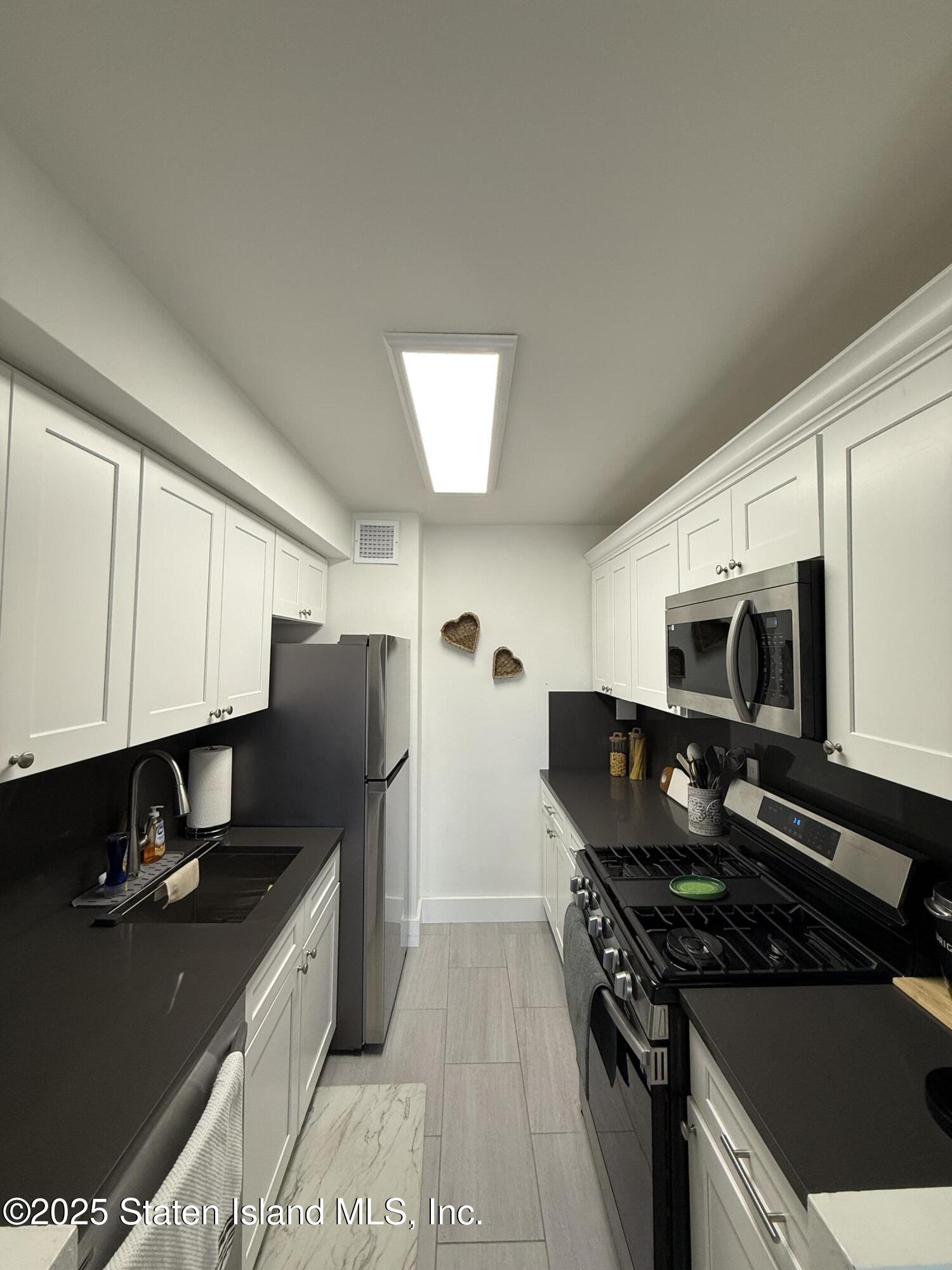 1000 Clove Road, Unit 5D Staten Island, NY 10301 - Photo 4 of 20 Kitchen