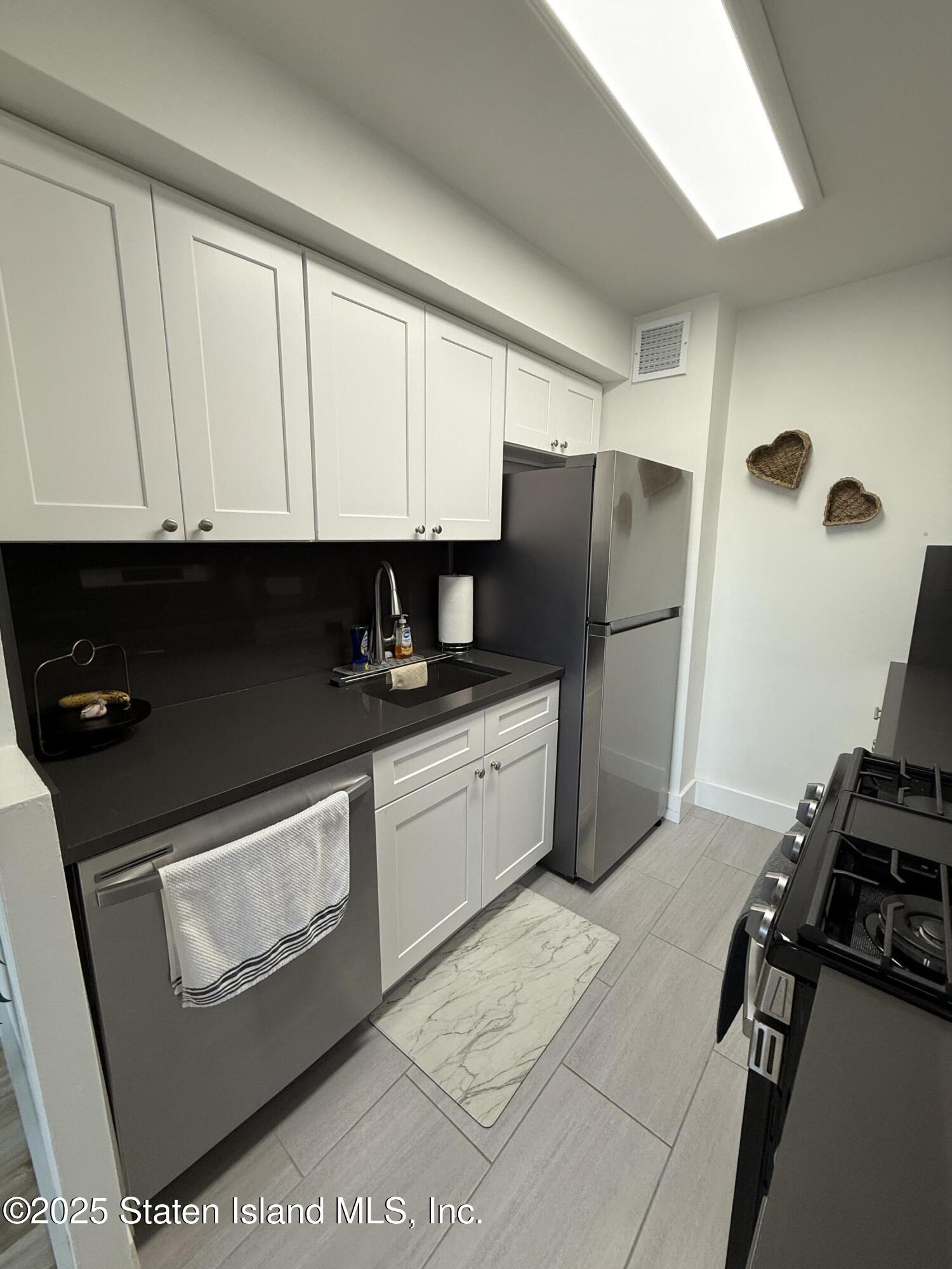 1000 Clove Road, Unit 5D Staten Island, NY 10301 - Photo 5 of 20 Kitchen