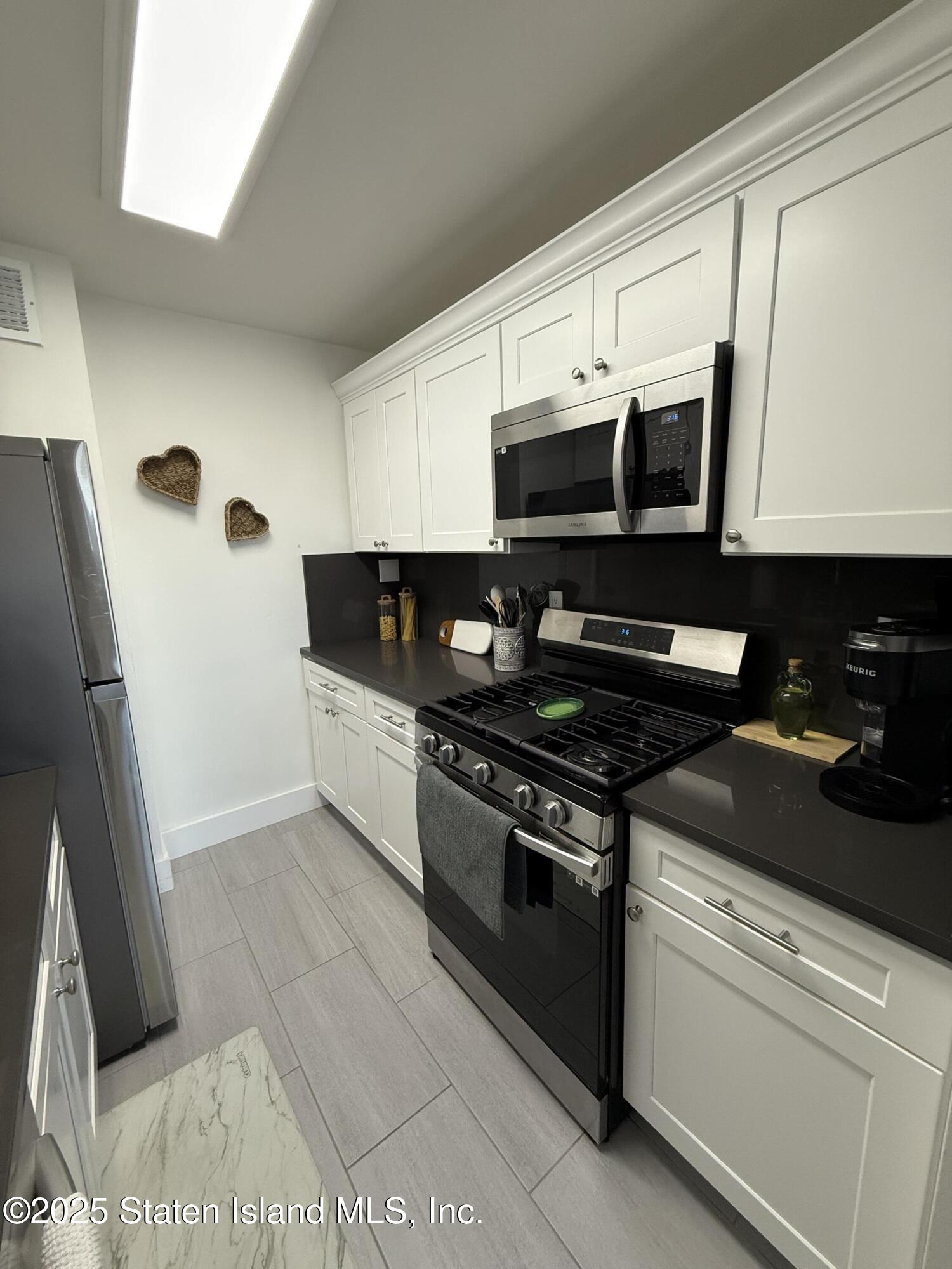 1000 Clove Road, Unit 5D Staten Island, NY 10301 - Photo 6 of 20 Kitchen