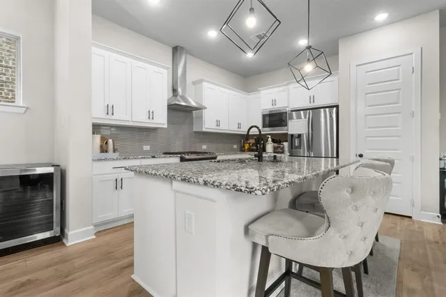 $3,400 | 711 Prairie Falcon Drive, Arlington, TX 76005