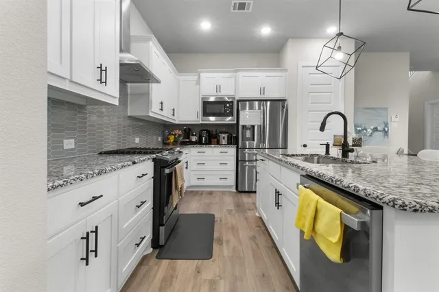 $3,400 | 711 Prairie Falcon Drive, Arlington, TX 76005