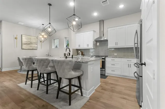 $3,400 | 711 Prairie Falcon Drive, Arlington, TX 76005