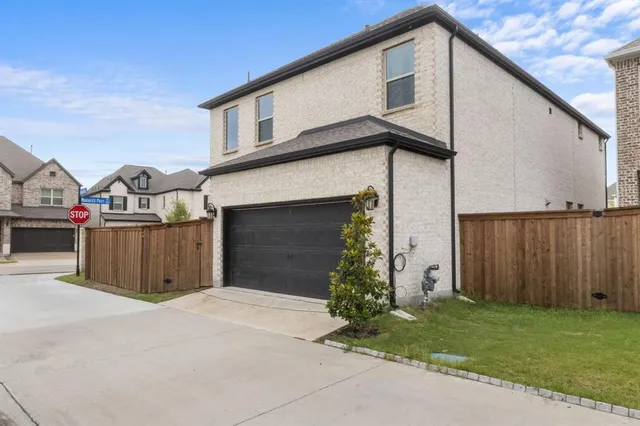 $3,400 | 711 Prairie Falcon Drive, Arlington, TX 76005