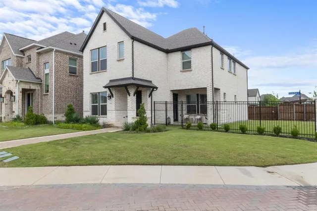 $3,400 | 711 Prairie Falcon Drive, Arlington, TX 76005
