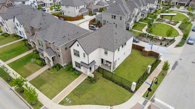 $3,400 | 711 Prairie Falcon Drive, Arlington, TX 76005