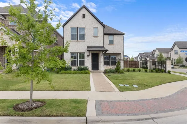 $3,400 | 711 Prairie Falcon Drive, Arlington, TX 76005