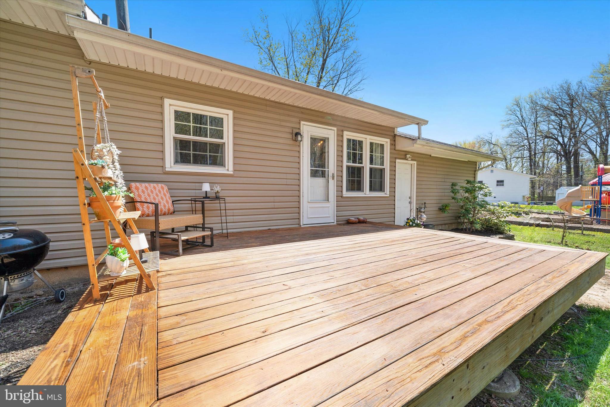 141 West Rutherford Drive Newark, DE 19713 - Photo 25 of 30 a patio with table and chairs