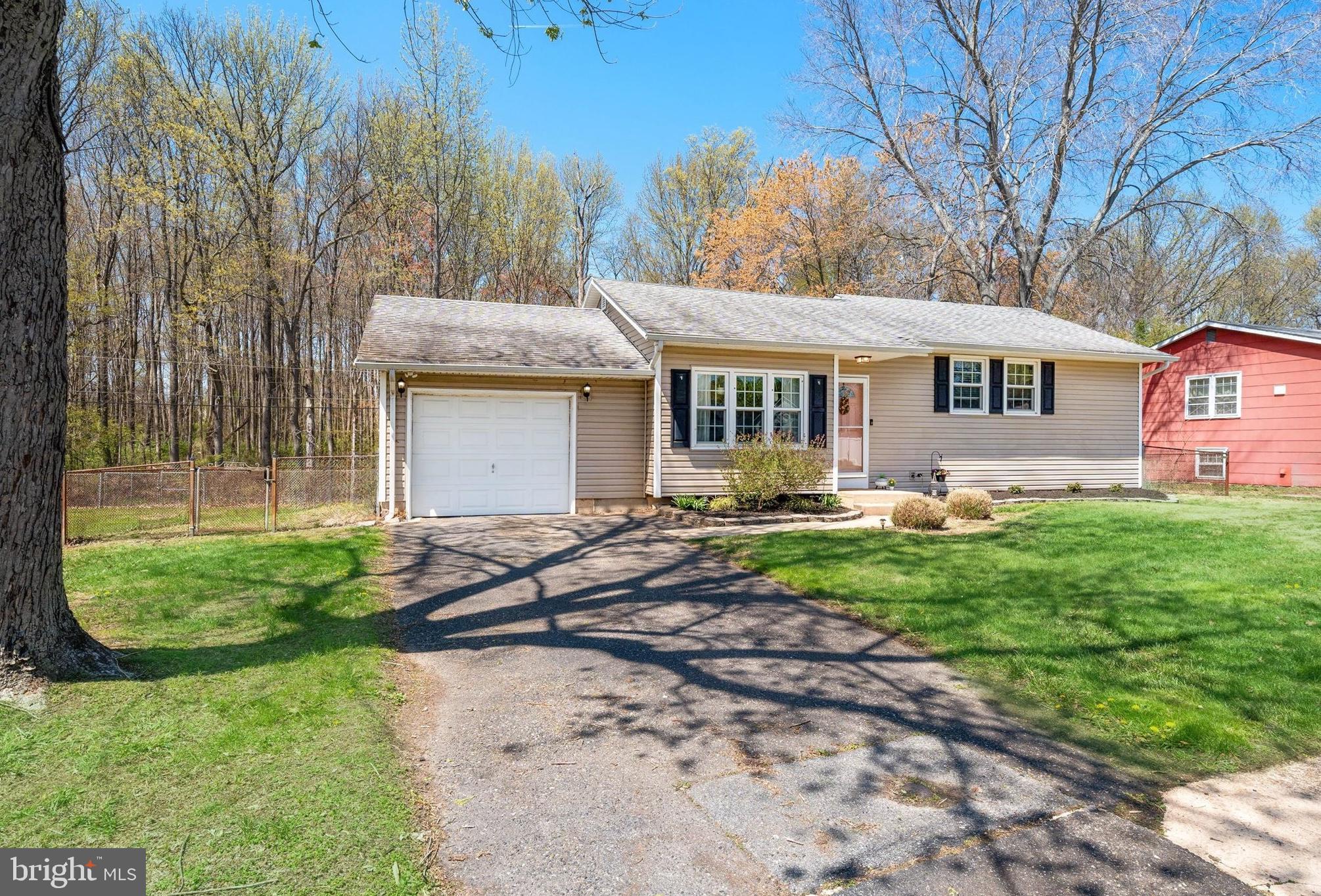 141 West Rutherford Drive Newark, DE 19713 - Photo 3 of 30 a front view of house with yard and green space