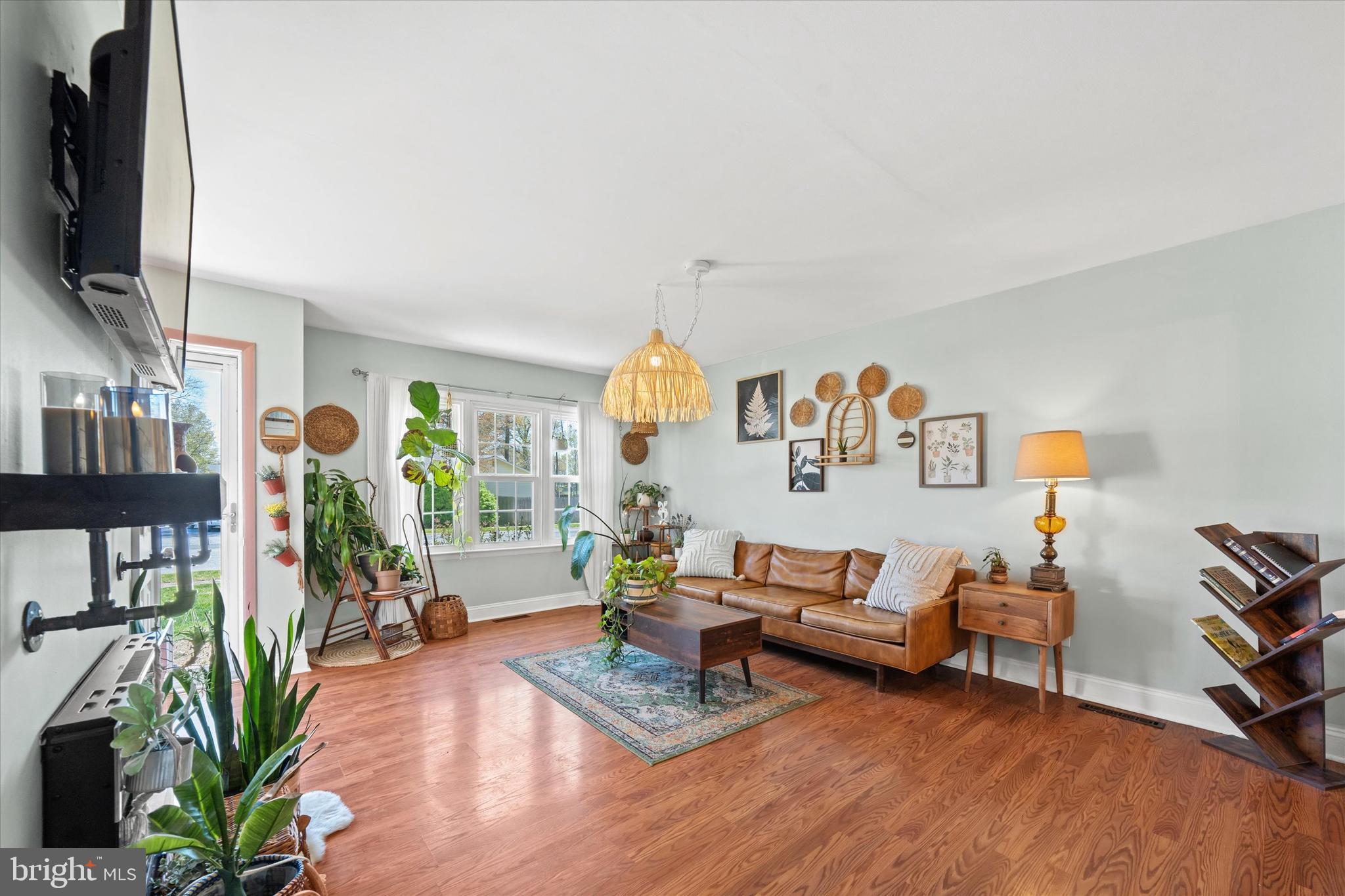 141 West Rutherford Drive Newark, DE 19713 - Photo 7 of 30 a living room with furniture and a flat screen tv