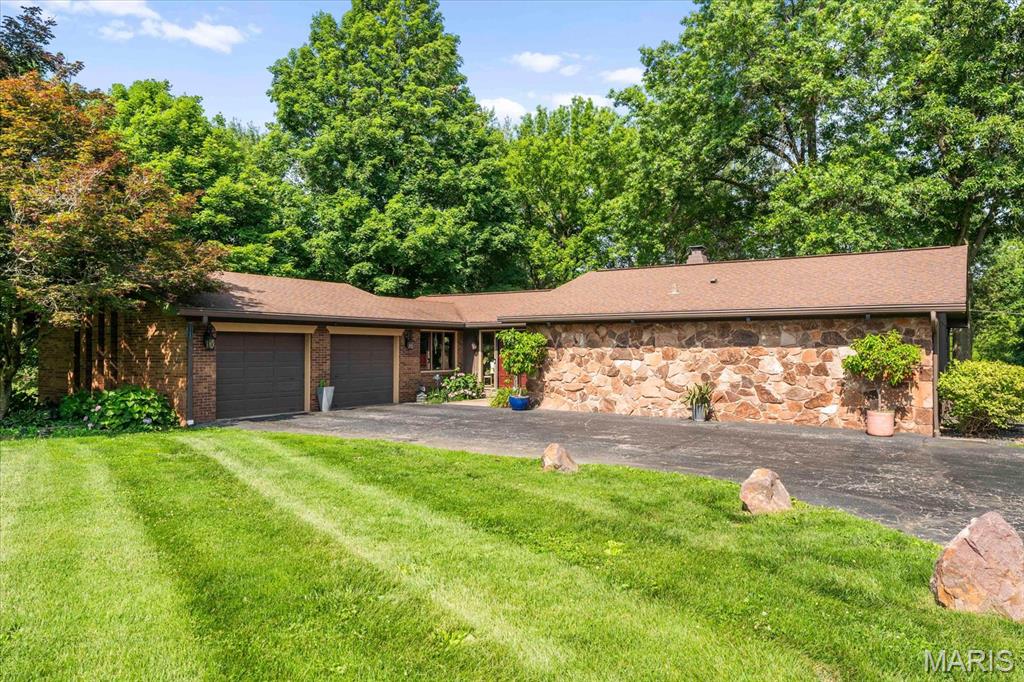 1217 Simmons Road O'Fallon, IL 62269 - Photo 2 of 43