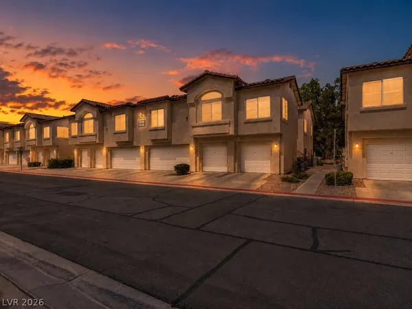 $275,000 | 4920 Black Bear Road, Unit 204, Las Vegas, NV 89149
