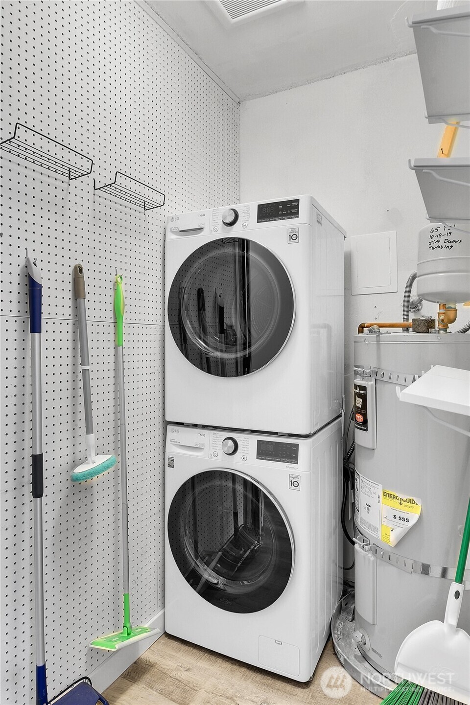 2562 Thorndyke Avenue West, Unit 104 Seattle, WA 98199 - Photo 16 of 18 a utility room with dryer and washer
