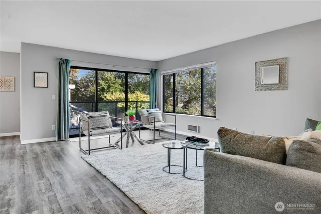 $449,000 | 2562 Thorndyke Avenue West, Unit 104, Seattle, WA 98199