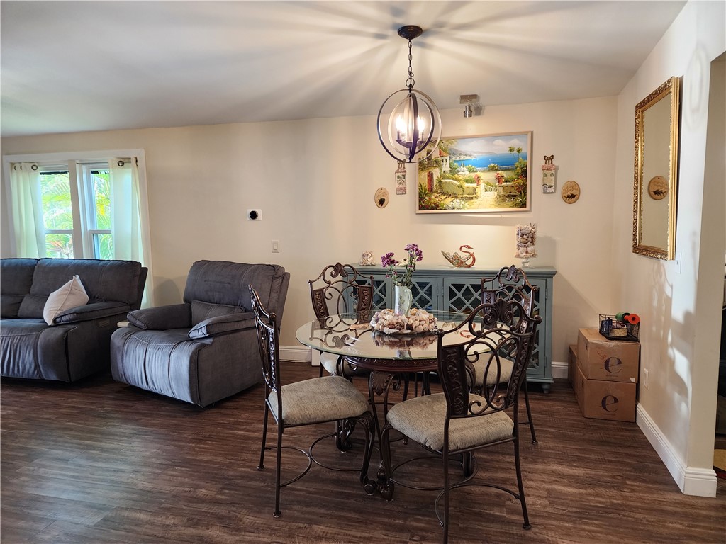 256 Bimini Cay Circle Vero Beach, FL 32966 - Photo 15 of 35 a living room with furniture