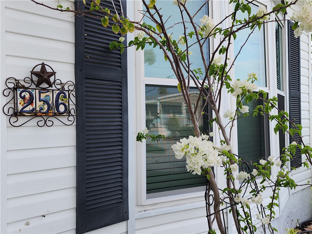 256 Bimini Cay Circle Vero Beach, FL 32966 - Photo 6 of 35 a vase with flowers sitting on a table