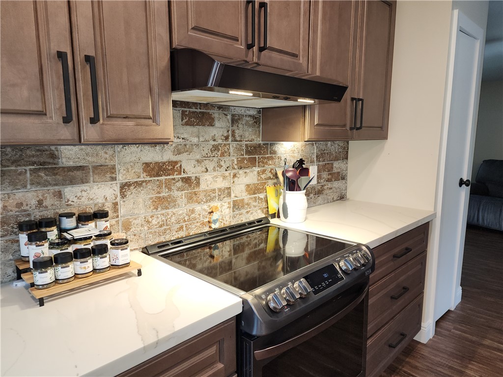 256 Bimini Cay Circle Vero Beach, FL 32966 - Photo 9 of 35 a kitchen with a stove and a sink
