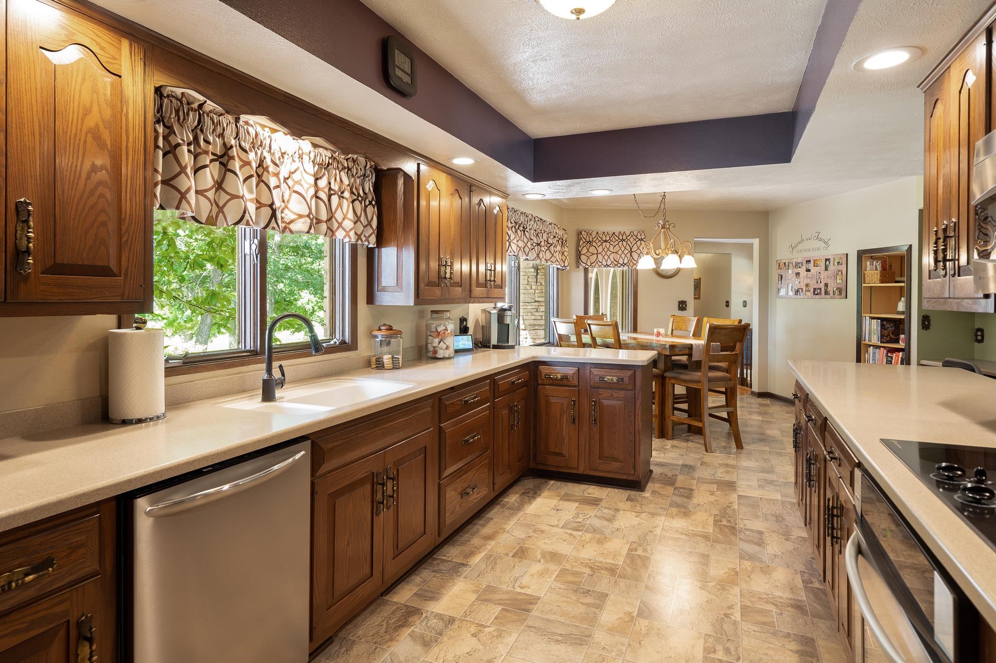 4470 North Cockrell Road Freeport, IL 61032 - Photo 81 of 99 a kitchen with lots of counter top space