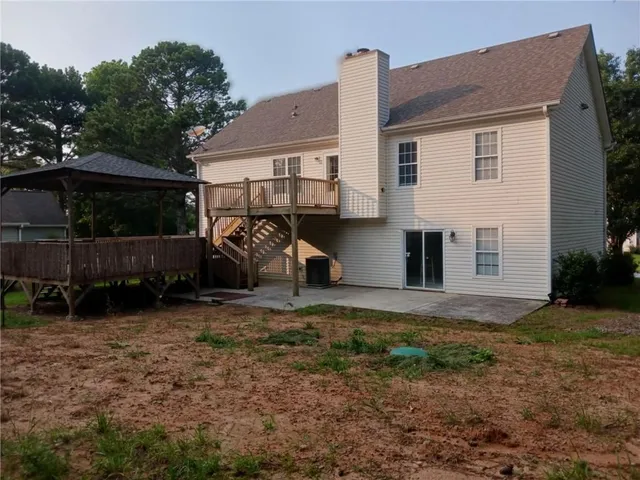 a view of a house with a yard and garage