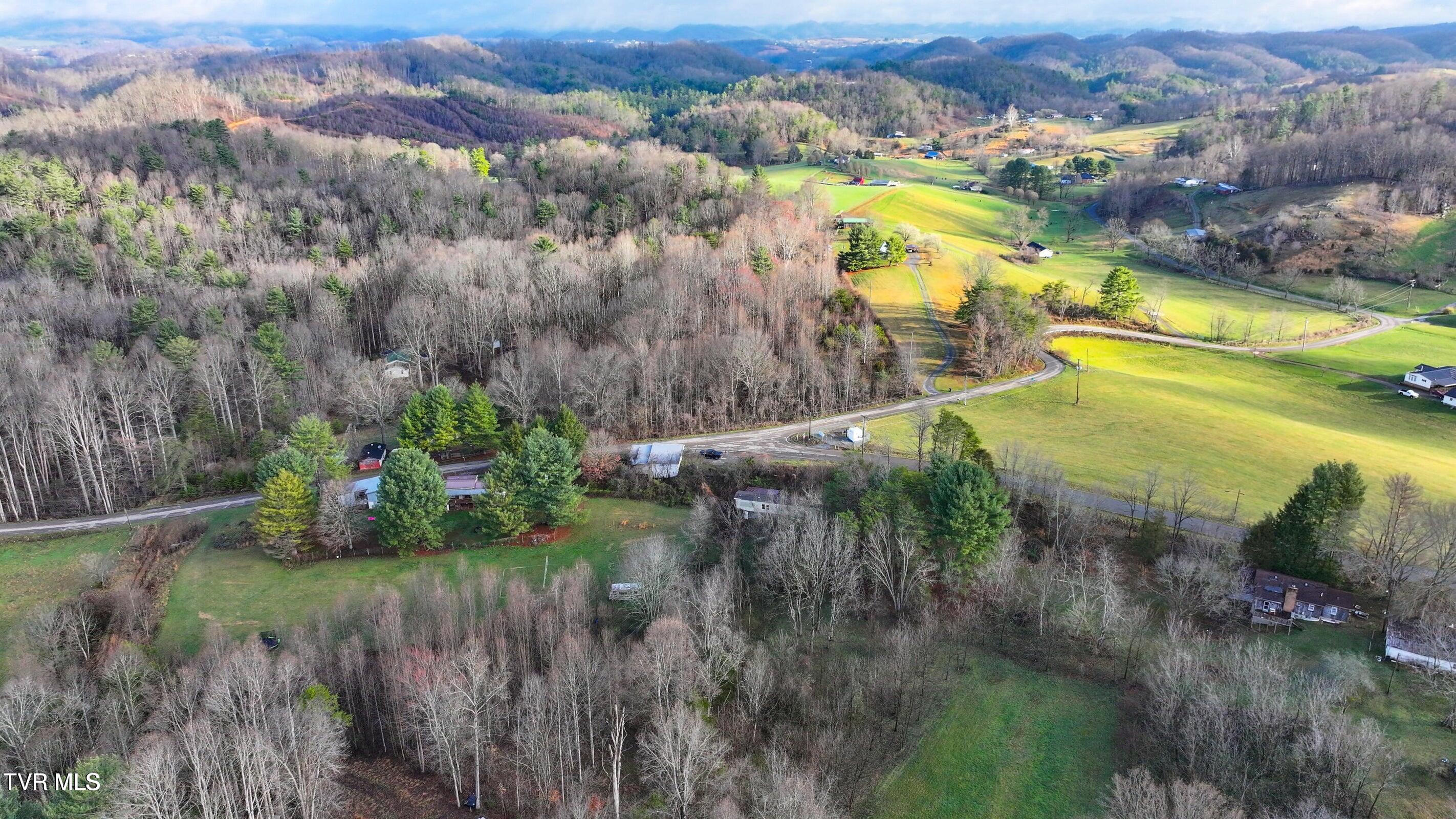 2832 Denton Valley Road, Unit 2 Bristol, TN 37620 - Photo 24 of 32 99A859AC-709A-4667-A917-54BC5E8B944C
