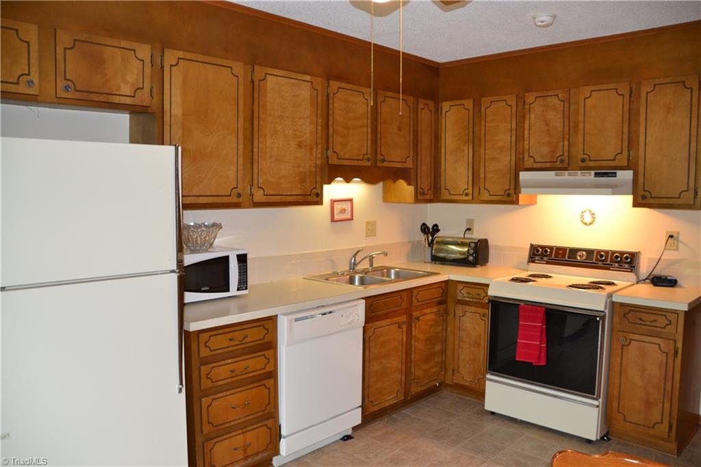 3129 Rockingham Road High Point, NC 27265 - Photo 7 of 16