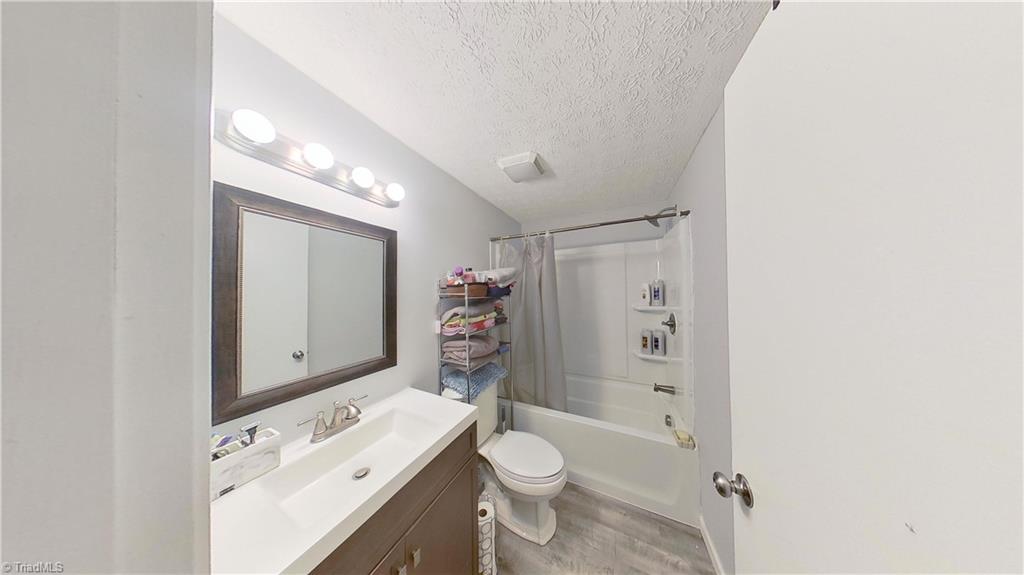 584 Danbury Bridge Road Madison, NC 27025 - Photo 11 of 26 Bath