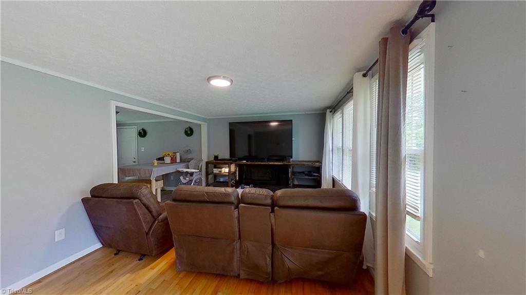 584 Danbury Bridge Road Madison, NC 27025 - Photo 6 of 26 Living Room
