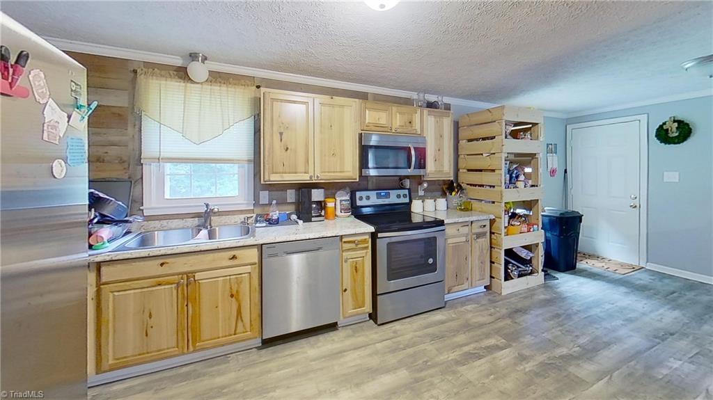 584 Danbury Bridge Road Madison, NC 27025 - Photo 7 of 26 Kitchen