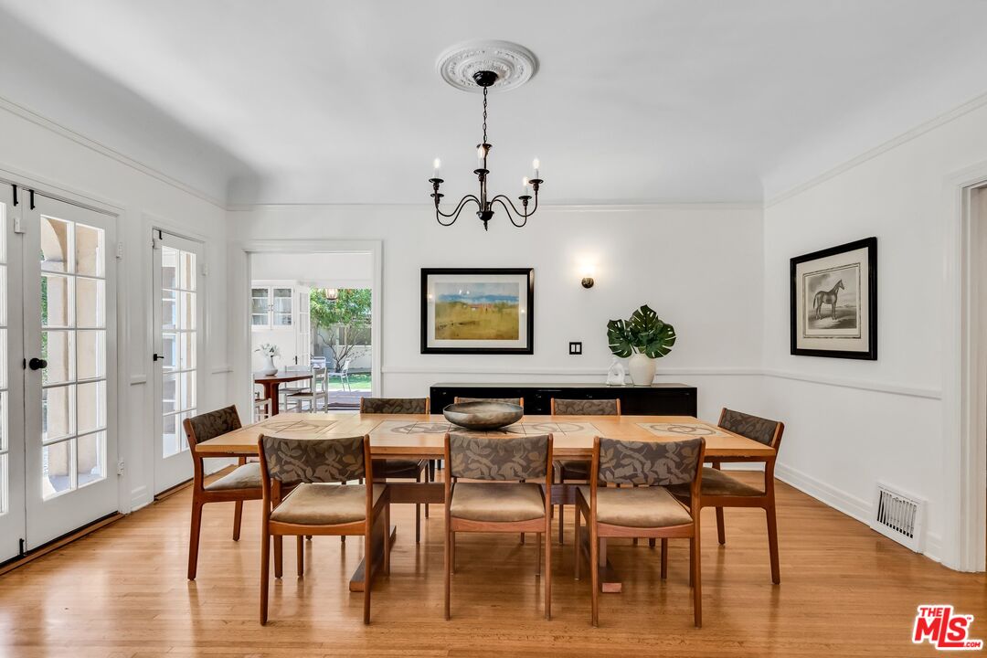 1709 Buckingham Road Los Angeles, CA 90019 - Photo 11 of 69 Gallery Image 11
