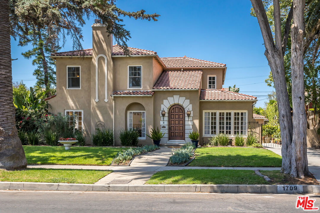 1709 Buckingham Road Los Angeles, CA 90019 - Photo 3 of 69 Gallery Image 3