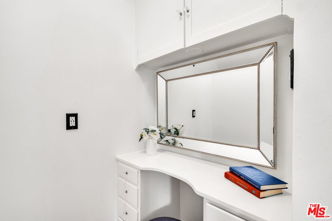 1709 Buckingham Road Los Angeles, CA 90019 - Photo 37 of 69 Gallery Image 37
